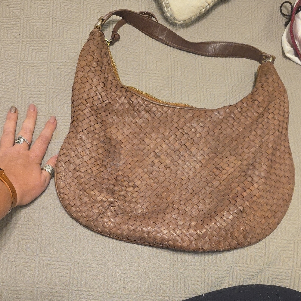 Elegant Tan Woven Leather Hobo Bag - Picture 8 of 11